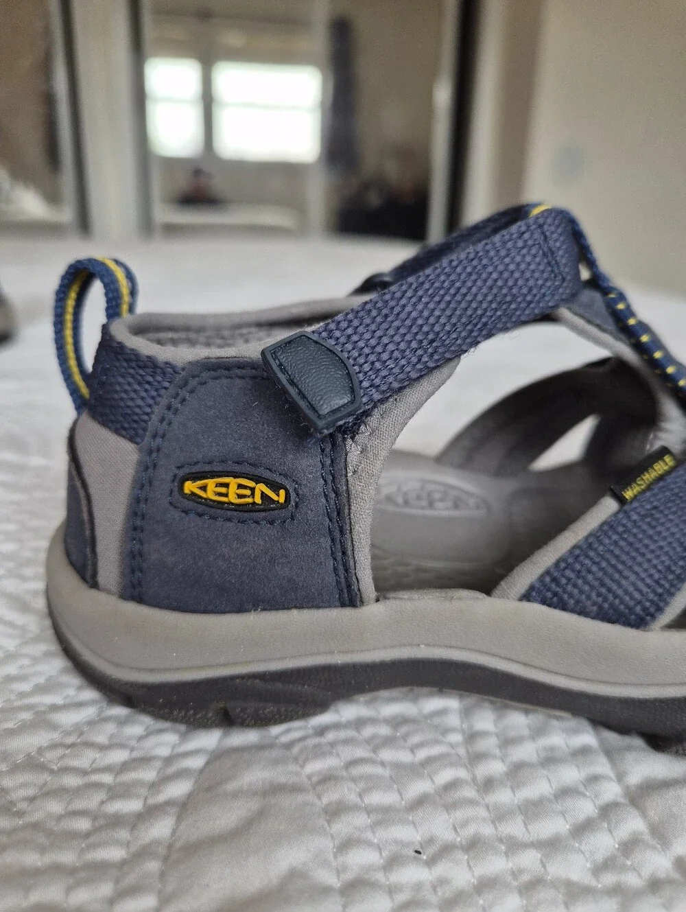 VGUC Keen Venice H2 Kid Navy Grey Boys 13 Waterproof